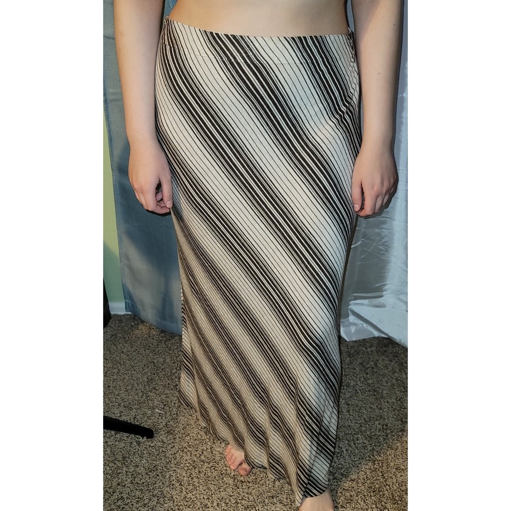STUDIO M Womens XL Maxi Skirt. Diagonal Stripes, Elastic Waist. Good Condition!